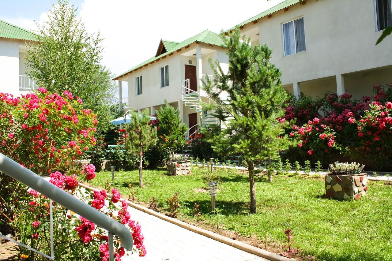 Evita Hotel Долинка Экстерьер фото