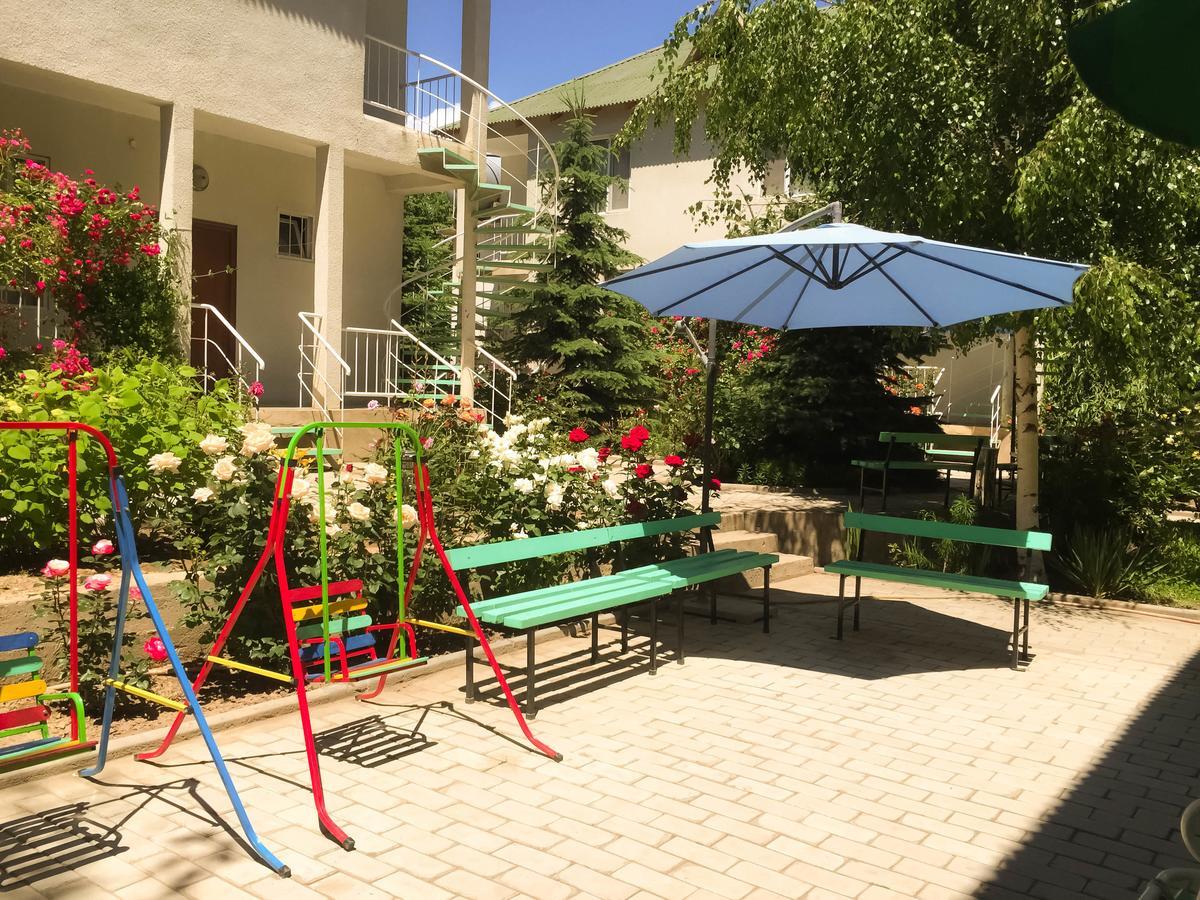 Evita Hotel Долинка Экстерьер фото