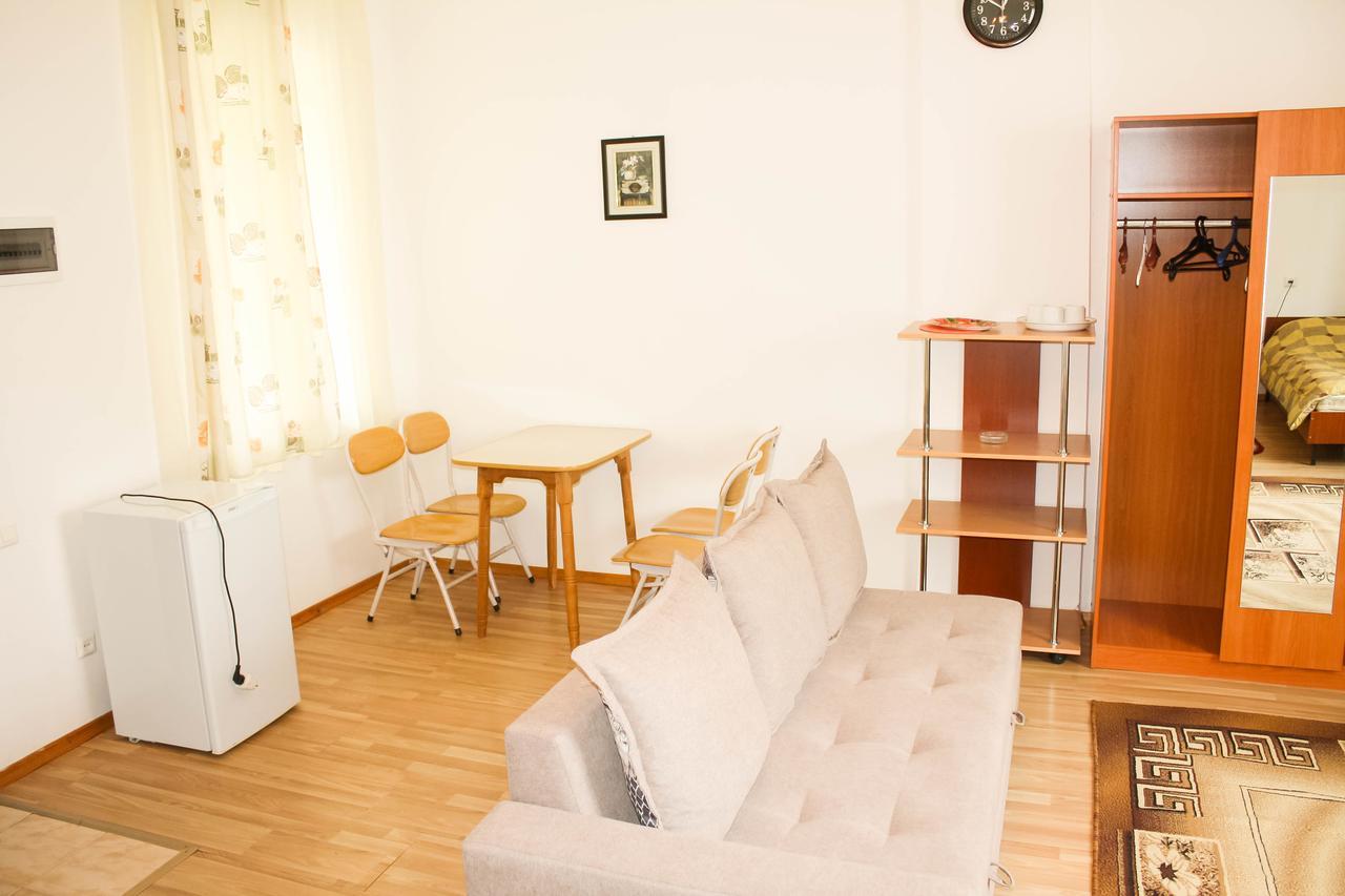 Evita Hotel Долинка Экстерьер фото