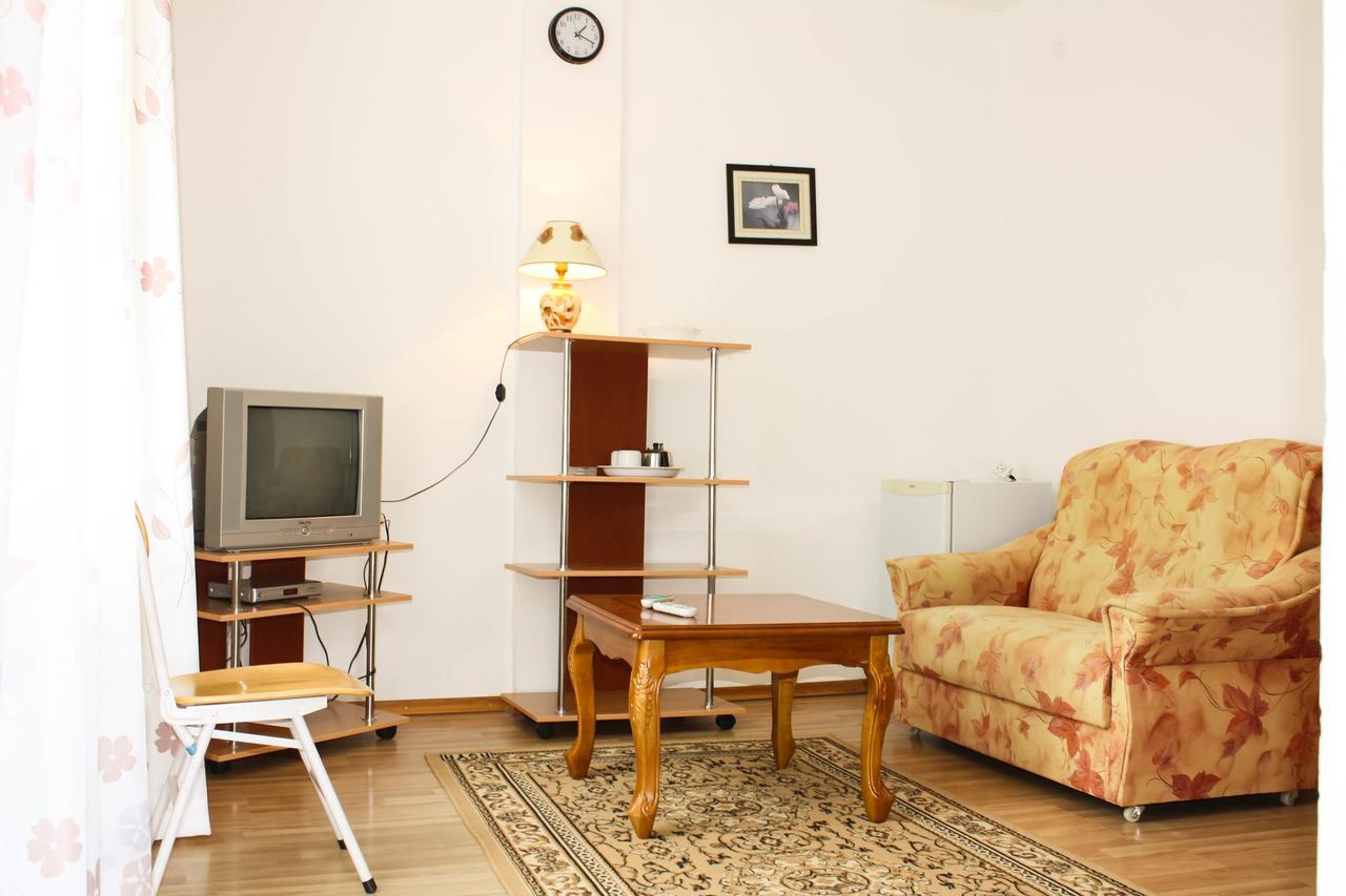 Evita Hotel Долинка Экстерьер фото