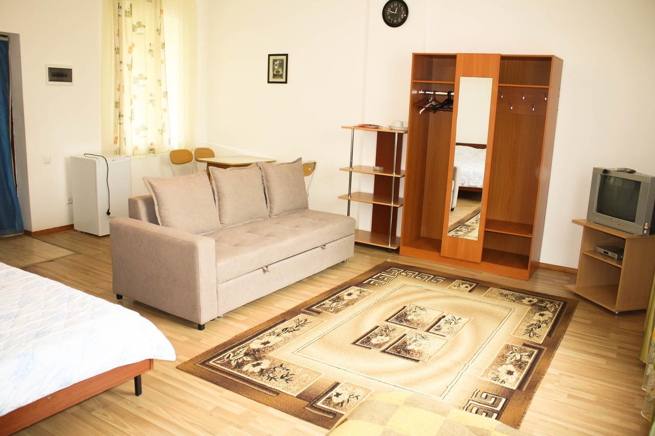 Evita Hotel Долинка Экстерьер фото