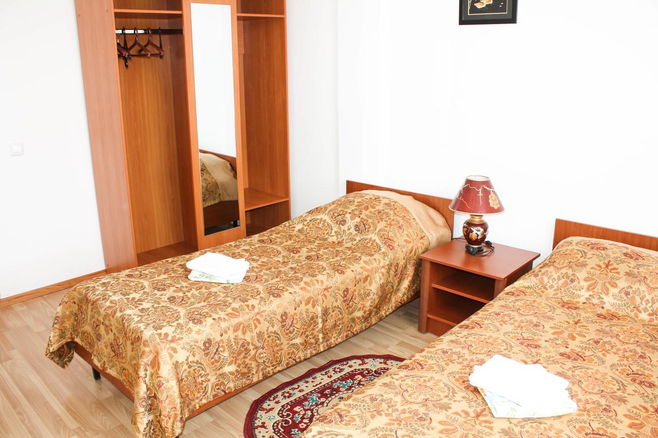 Evita Hotel Долинка Экстерьер фото